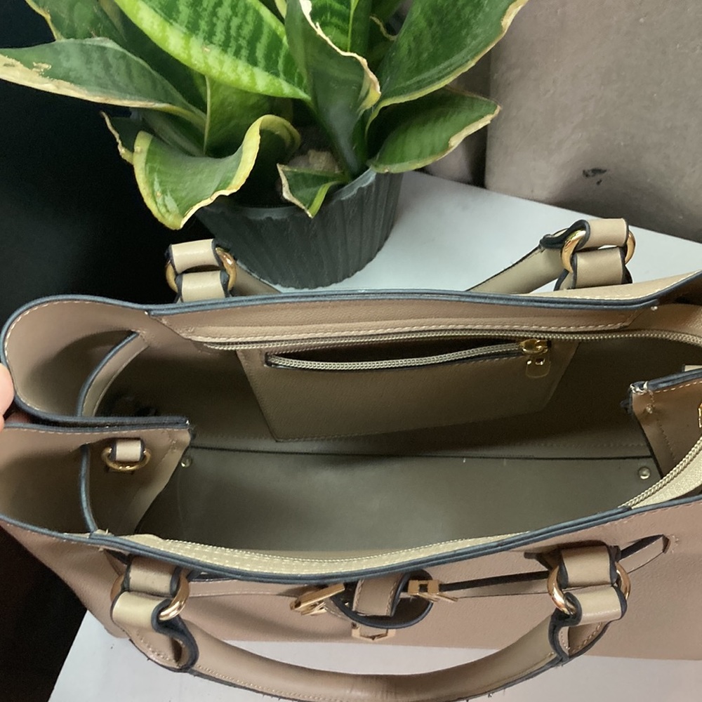 Handbag - Picture 2 of 3